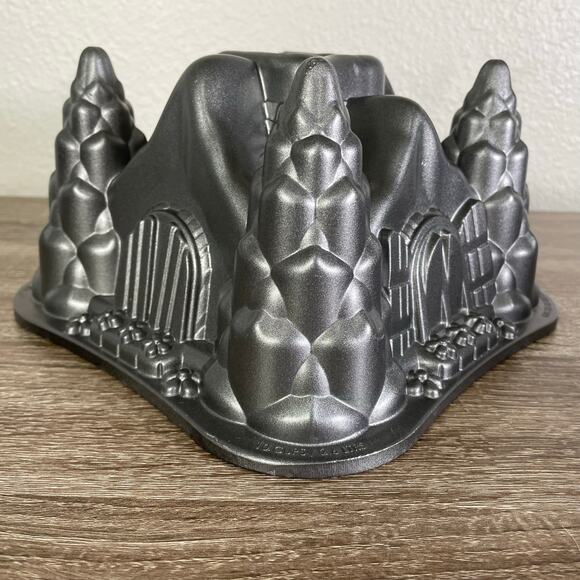 Nordic Ware Castle Bundt Cake Pan 10 Cup Cast Aluminum Mold Fantasy Design - Picture 7 of 15